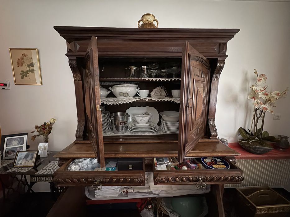 Móvel de sala antigo em Carvalho