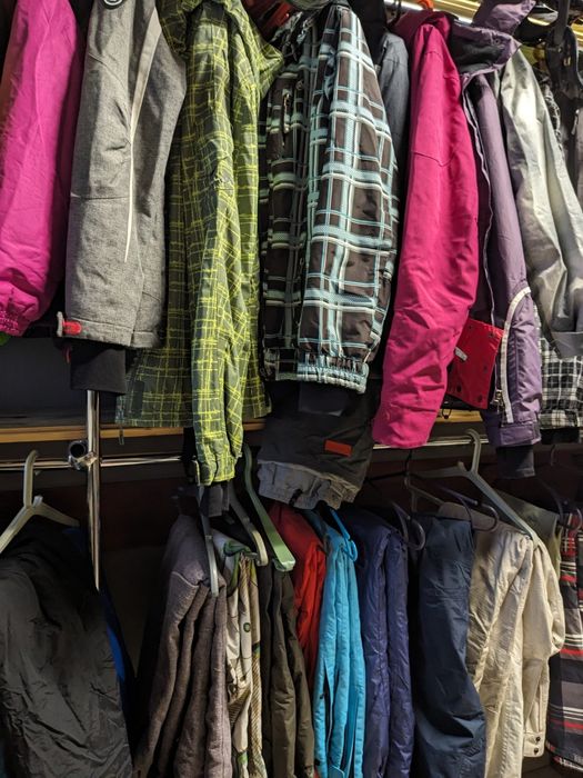 Прокат лижі, сноуборди, черевики, оренда лижного одягу, шоломів, масок