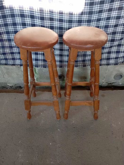 Vendo estes bancos muito bonito bom estado