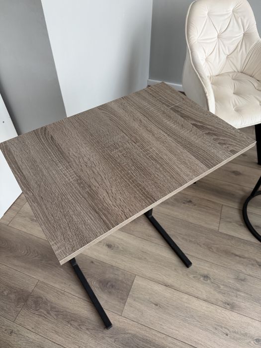 Стіл для ноутбуду