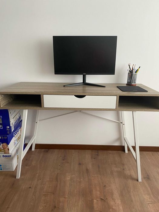 Secretária + Cadeira