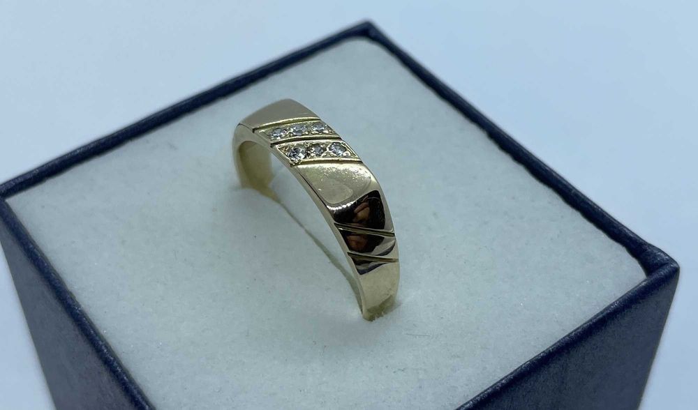 Złoty pierścionek sygnecik 4,25g p585 roz. 19,5 / damski sygnet / ST