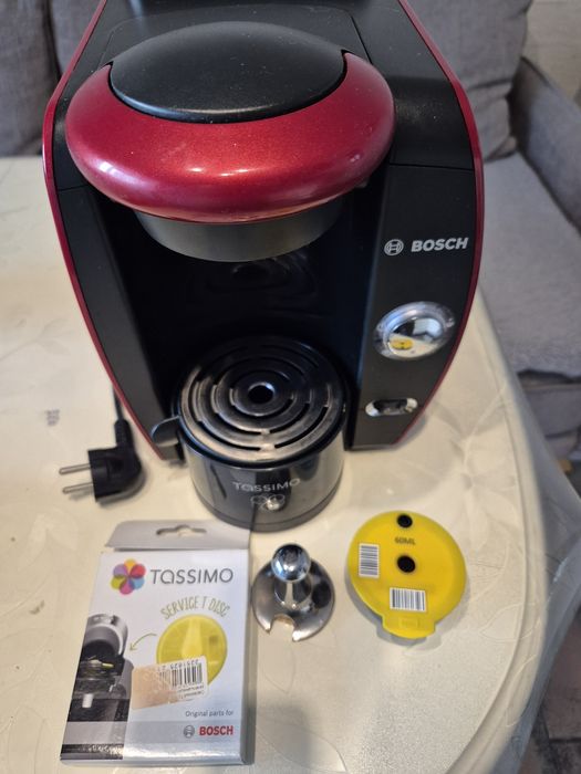 Кофемашина Bosh tassimo с дополнительным комплектом.