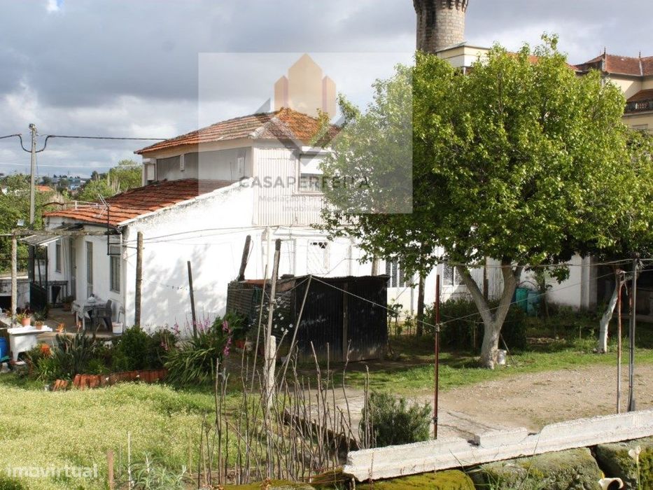 Terreno com frente para duas ruas - VILAR DO PARAÍSO