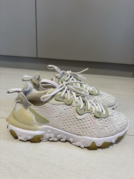 Кросівки жіночі Nike React Vision р.37