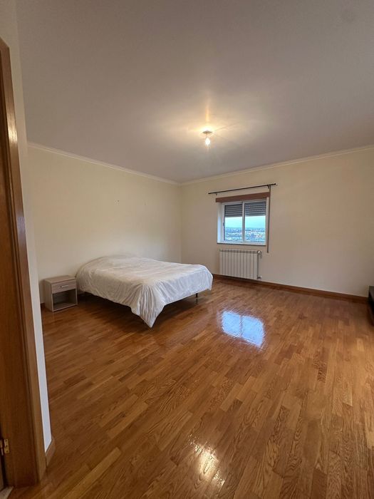 Quarto Suite só para uma pessoa em Pascoal (10 min do centro de Viseu)