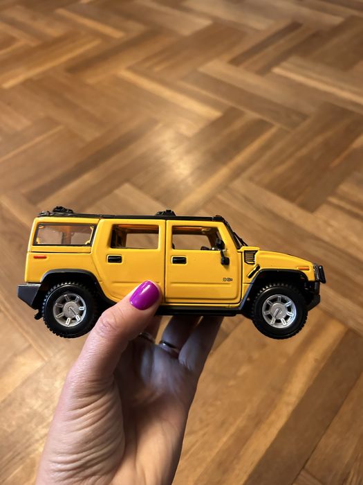 Zabawka jeep używana jak nowa