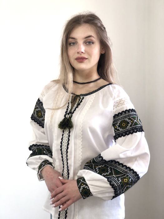 Жіноча вишиванка