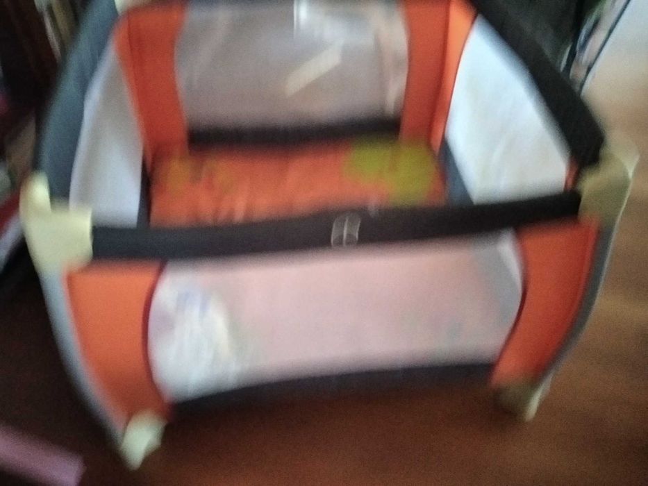 Parque portátil e fecho tipo guarda chuva