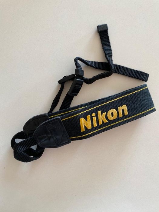 Câmara fotográfica Nikon F80 + lente