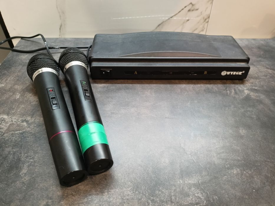 Zestaw karaoke ze stacją i mikrofonami