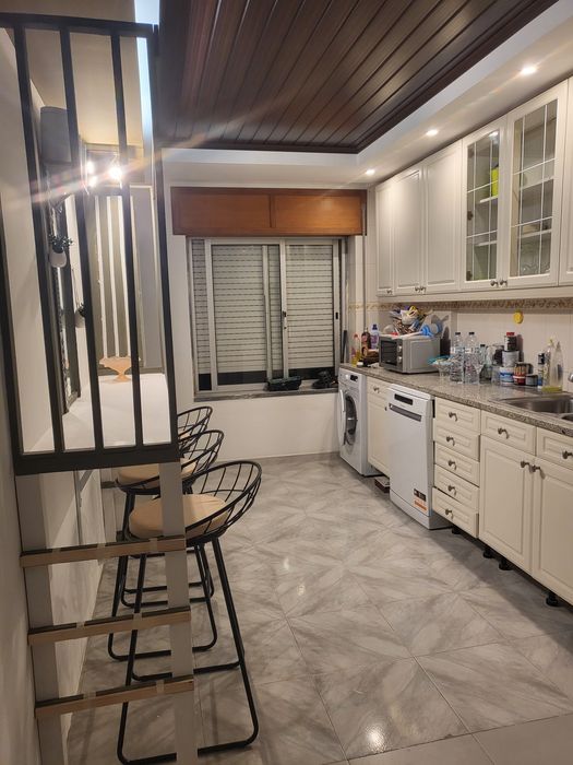 Arrendo quarto com todo conforto