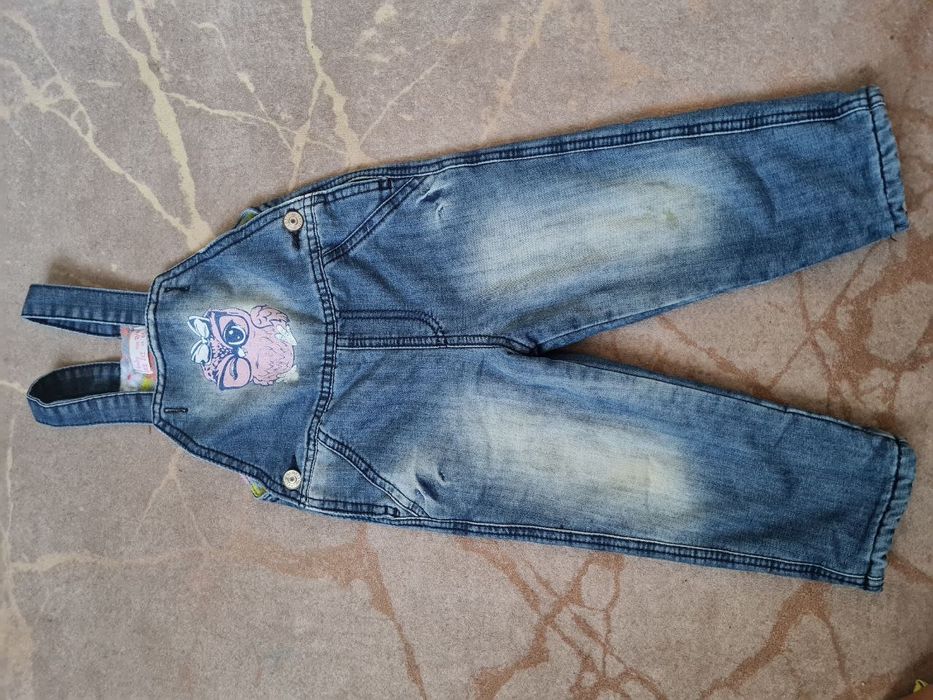 Продам утеплений джинсовий комбінезон на дівчинку 86