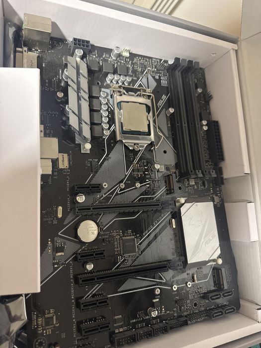 Vendo Asus Prime z370 P   e intel i7 8700