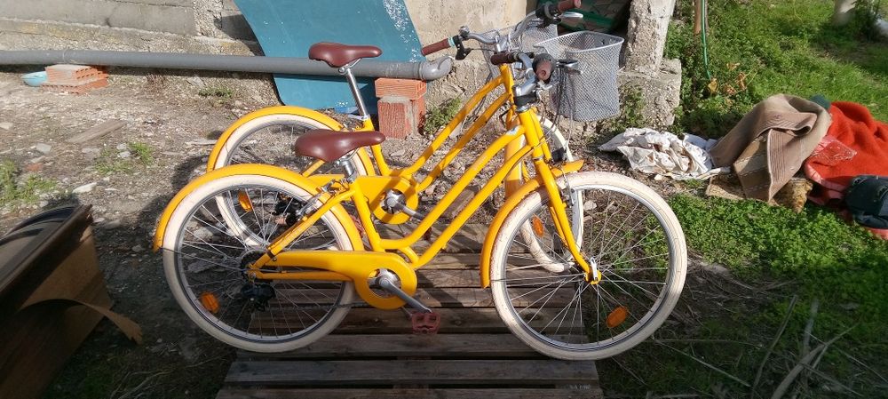 Duas bicicletas em ótimo estado