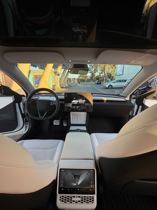 Tesla Model 3 RWD – 12/2024 – 25.000 km – Extras