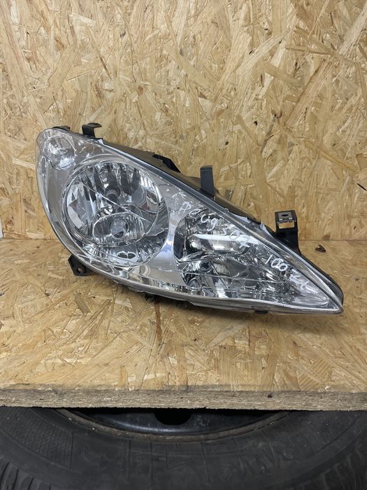 Lampa prawa peugeot 307