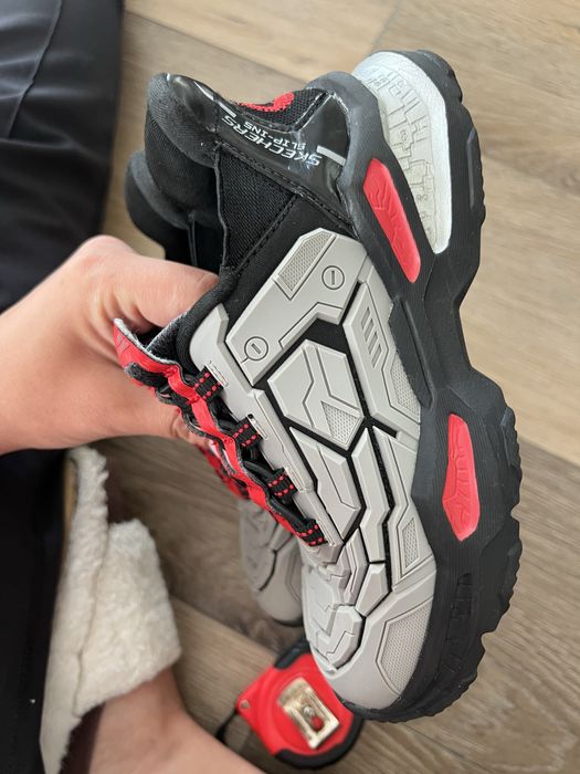 Skechers, 30.