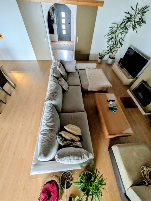 Sofá grande com chaise-longue