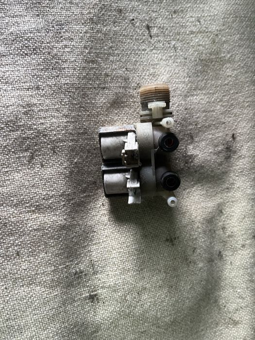 Рилє відкриваня закриваня води