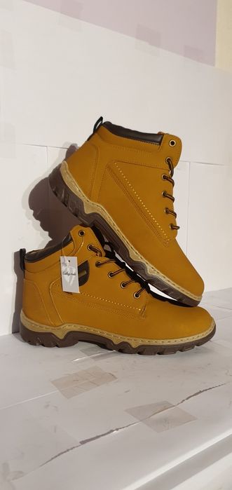 Trapery nowe w kolorze Camel sznurowane rozmiar 42