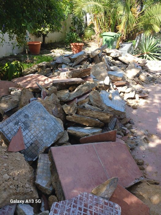 Limpeza de de terreno recolha de entulho  em geral