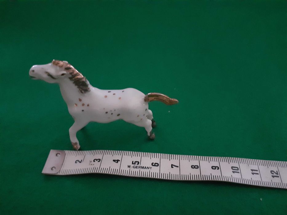 Cavalos em Porcelana