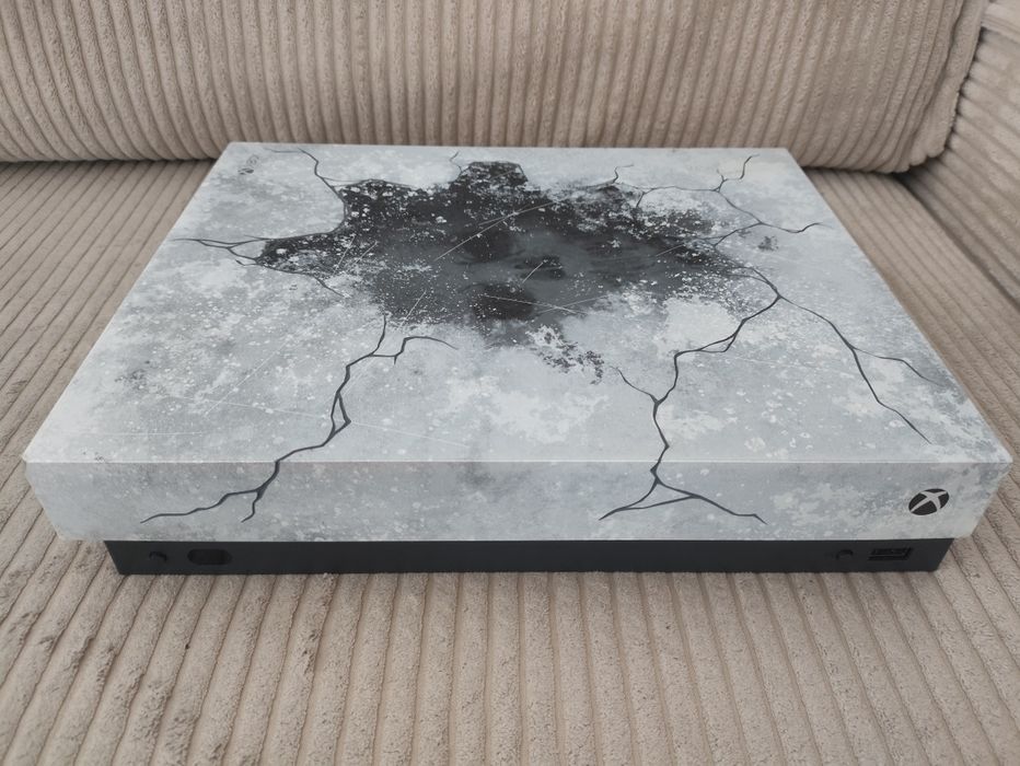 Konsola Xbox One X 1TB Edycja Limitowana Gears 5 + Pad Xbox Series