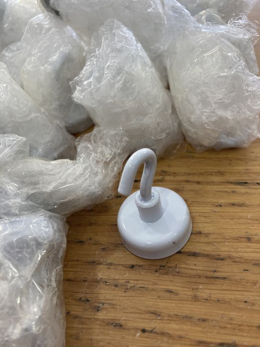 Lote 50 Ganchos íman 25mm Ferrite Hook White - Novo