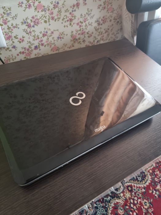 Ноутбук Fujitsu LIFEBOOK AH531  i5