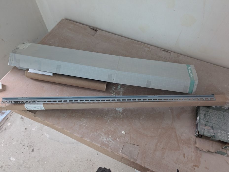 Listwa krawędziowa brodzik odpływ liniowy kabina 120 cm spadek 2%