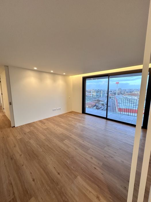 Exclusivo T2 Novo a Estrear | Condomínio Privado | Garagem Box para 2 Viaturas