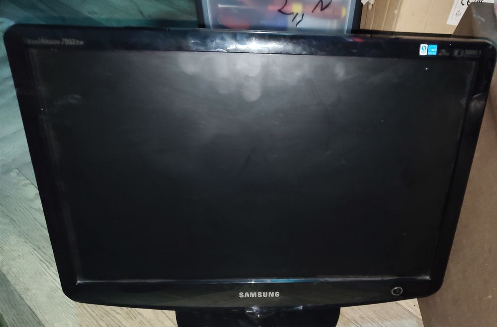 sprzedam monitor LCD 20 cali sprawny