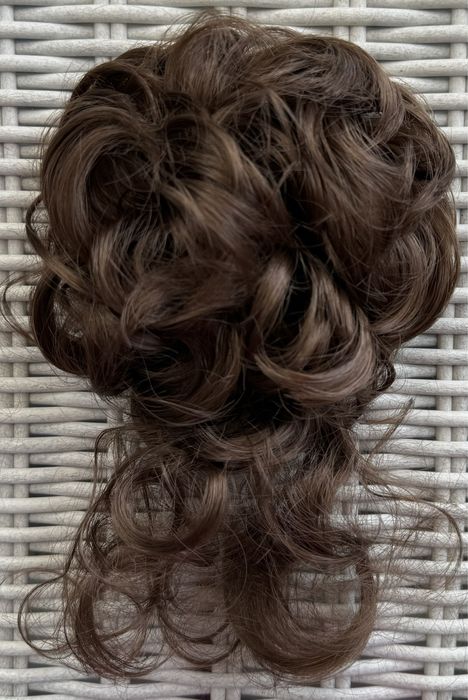 Premium Ultra naturalny brąz, włosy doczepiane, kok z lokiem 82.