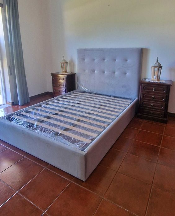 Camas De Casal Estofadas Top de Gama 190x140m Estrado Incluído 199€ !!
