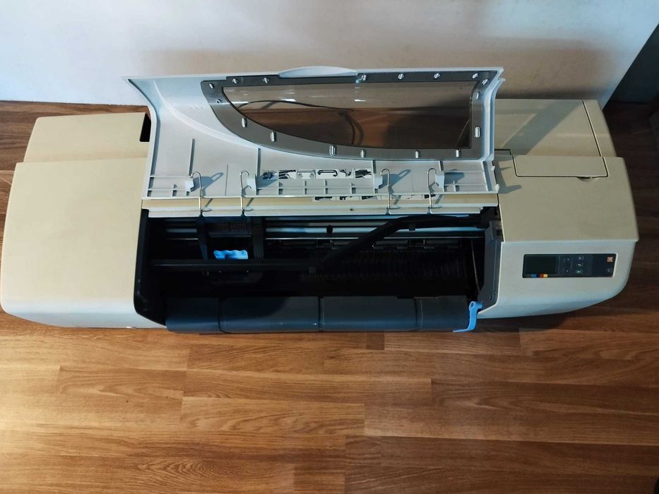 Plotter HP Designjet 510 (24" / A1) + Cabo Novo + 3 Tinteiros Originais HP