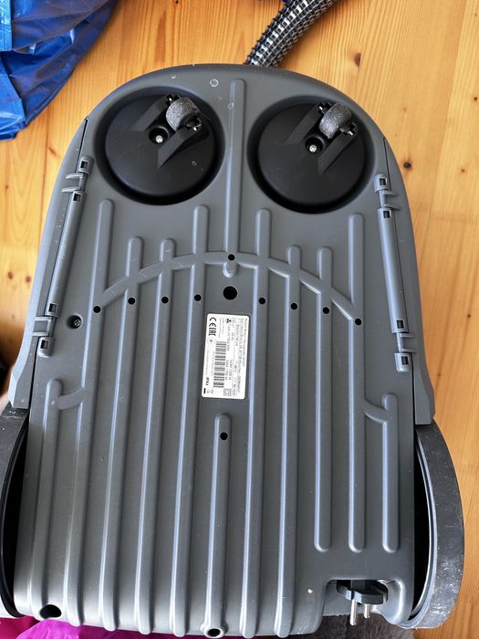 Пилосос миючий з аквафільтром Bosch BWD41740