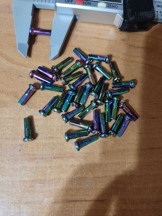 Ниппели вело для спиц 14g Нержавейка цвет хамелеон (радужный )