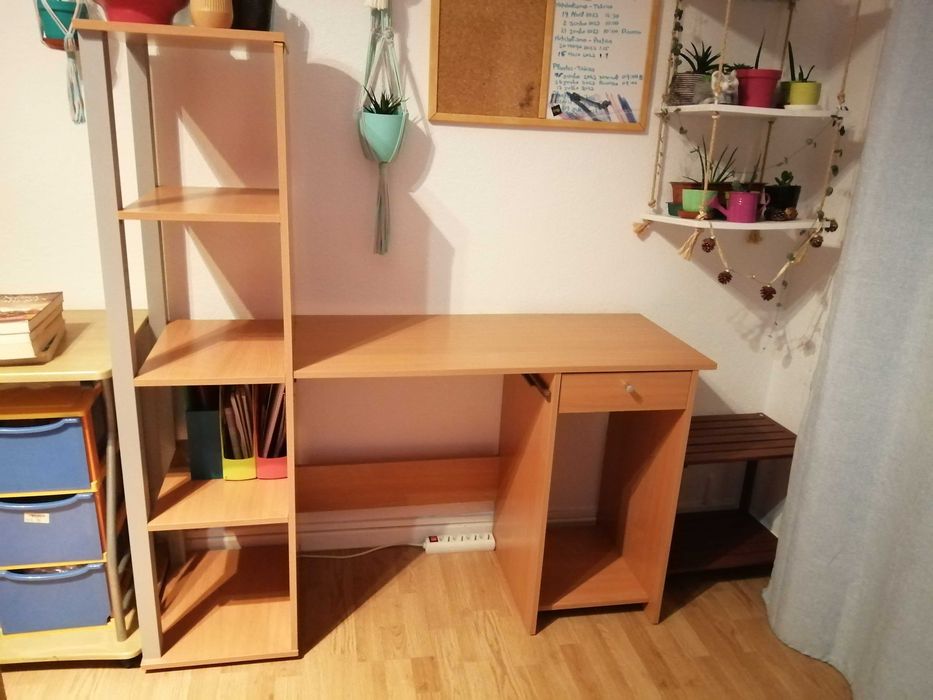 Secretária em bom estado