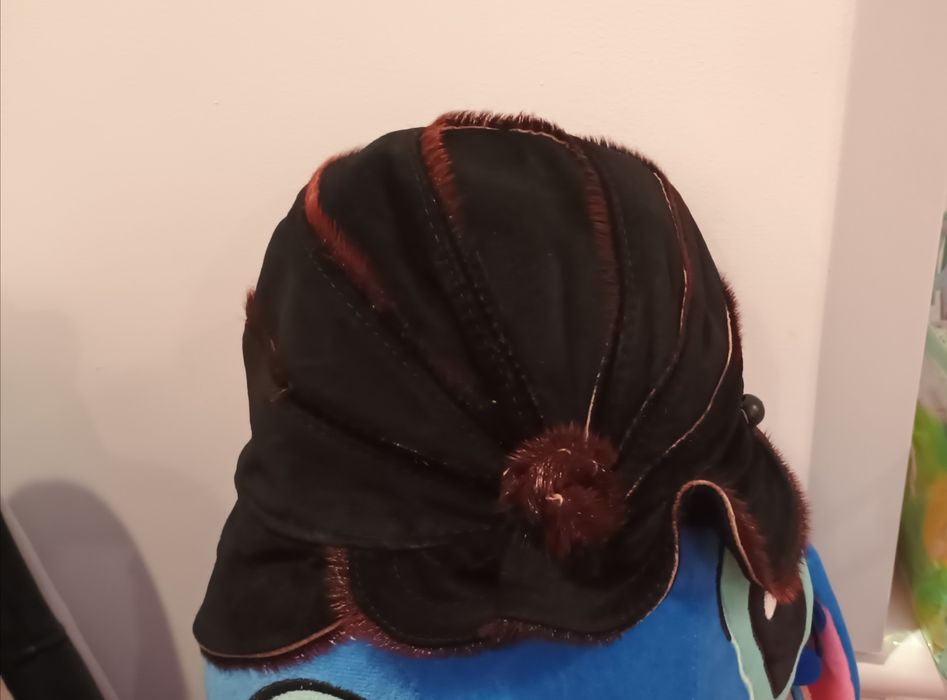 Замшевий капелюшок з нат.мех. 4XL