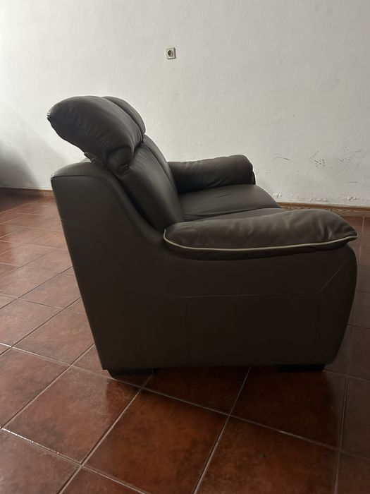 Sofa de 2 lugares pele