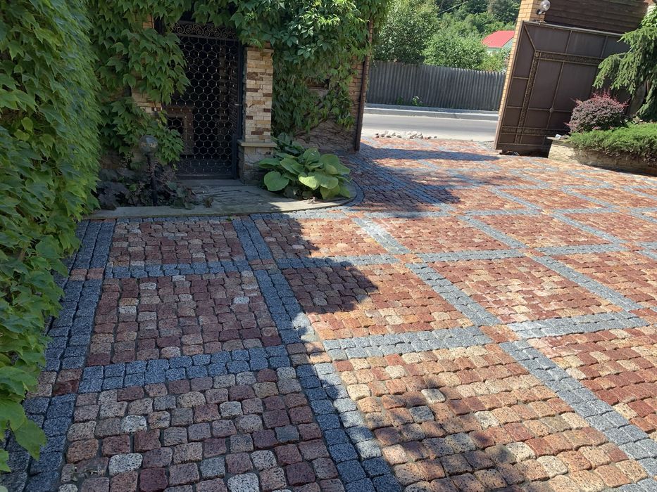 Вкладання гранітної бруківки