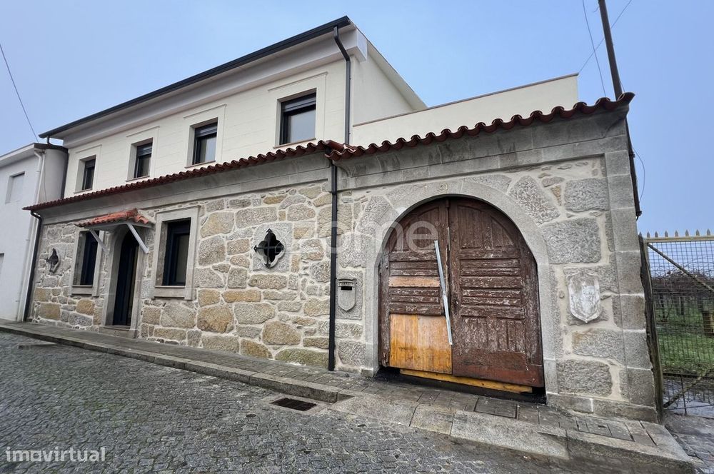 Moradia T5, anexo, terraços, vários LGs e terreno S. Mamede Infesta
