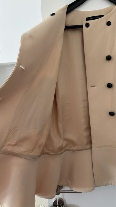 Casaco com folho ZARA