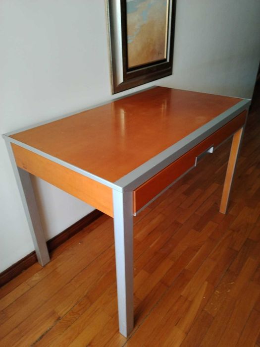 Mesa de cozinha bonita