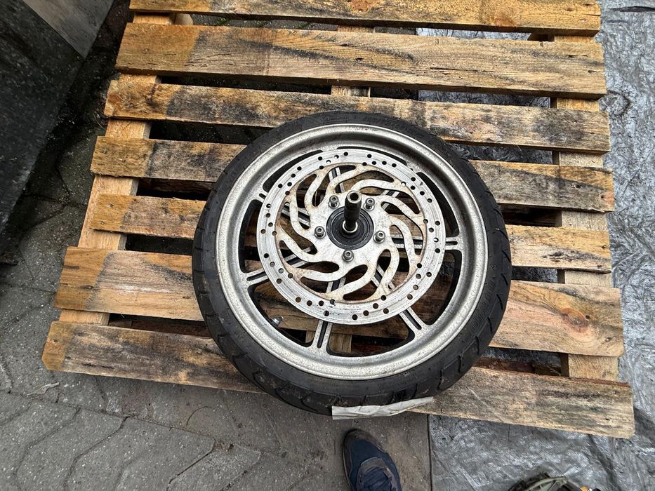 Triumph bonevile kolo przód