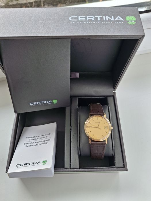 Золотий годинник марки Certina.