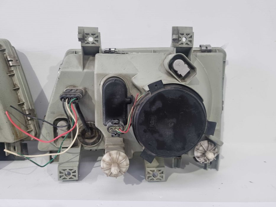 Otica farol esquerdo e direito Mitsubishi Canter Fuso