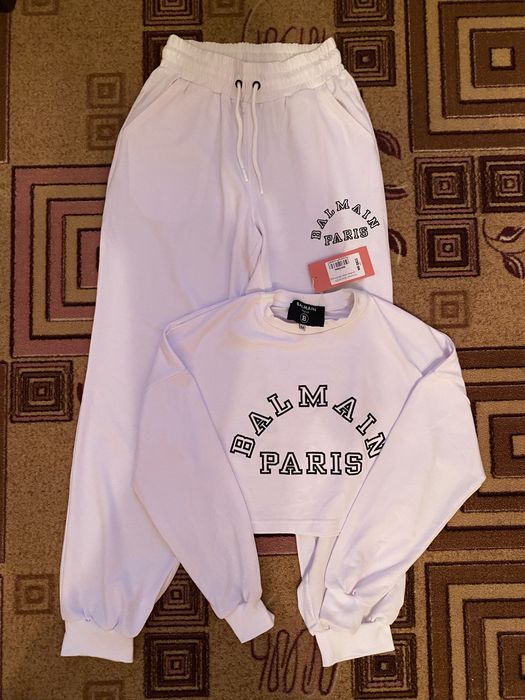 Спортивний жіночий костюм