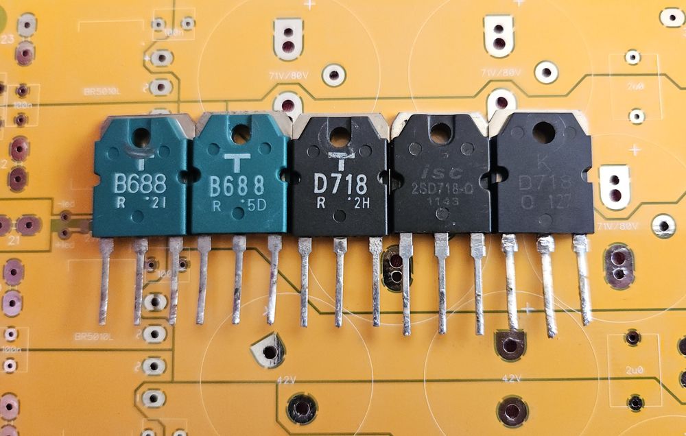 Транзистори 2SB688 2SD718 Toshiba